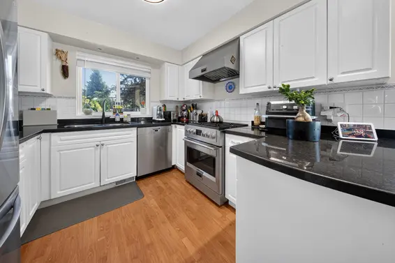 2322 Kirkstone Road, North Vancouver For Sale - image 11