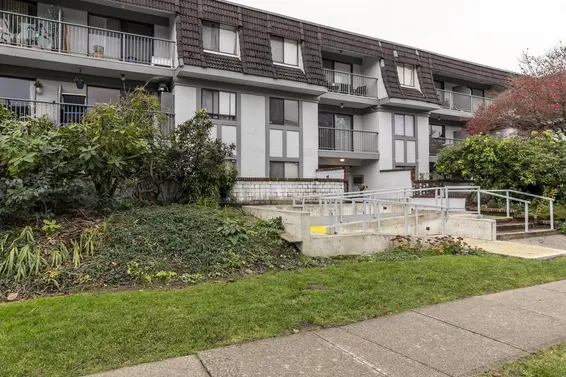 208 275 West 2nd Street, North Vancouver