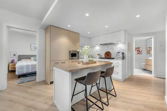 603 1500 Fern Street, North Vancouver For Sale - image 3