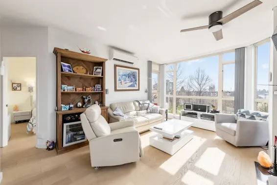 304 160 West Keith Road, North Vancouver For Sale - image 4