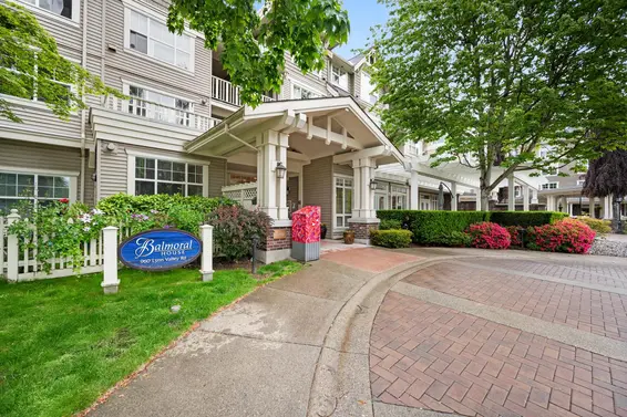 214 960 Lynn Valley Road, North Vancouver