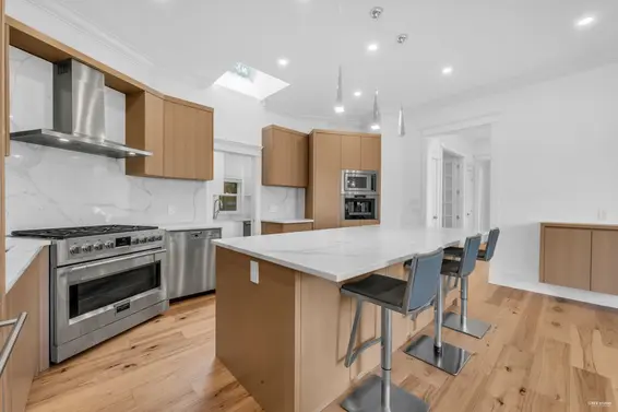 4379 Ross Crescent, West Vancouver For Sale - image 18