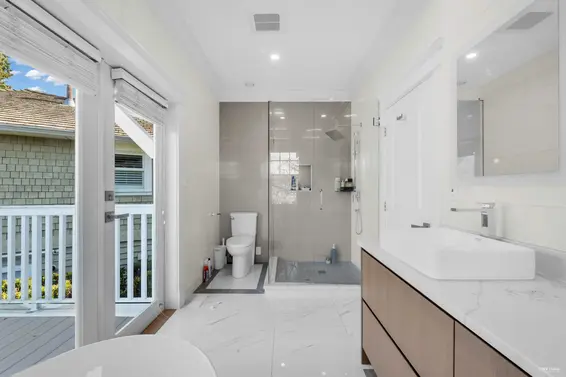 4379 Ross Crescent, West Vancouver For Sale - image 33