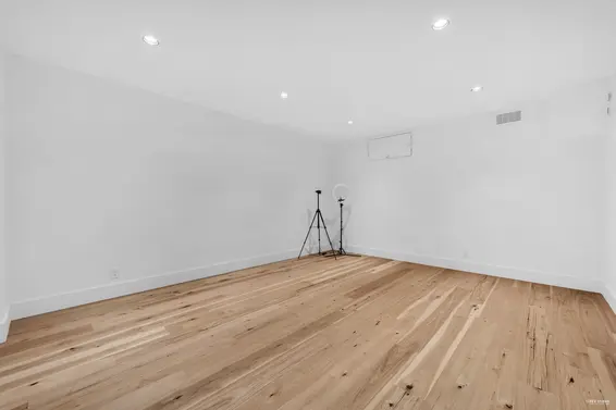 4379 Ross Crescent, West Vancouver For Sale - image 37