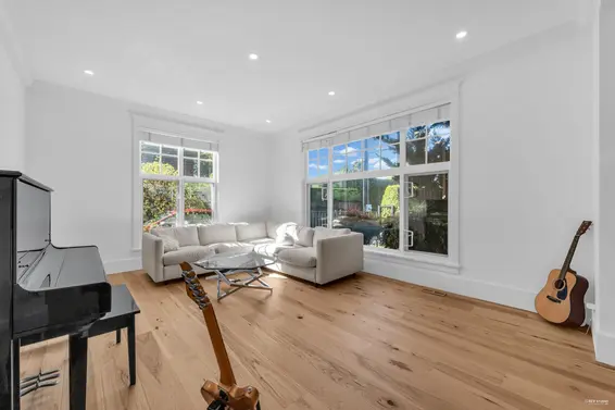 4379 Ross Crescent, West Vancouver For Sale - image 9