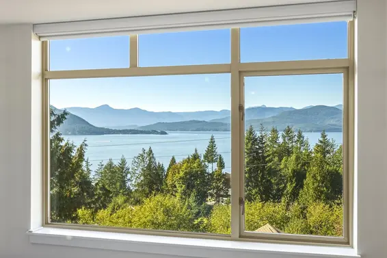 8547 Seascape Court, West Vancouver For Sale - image 2