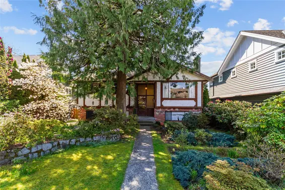733 East 9th Street, North Vancouver For Sale - image 2