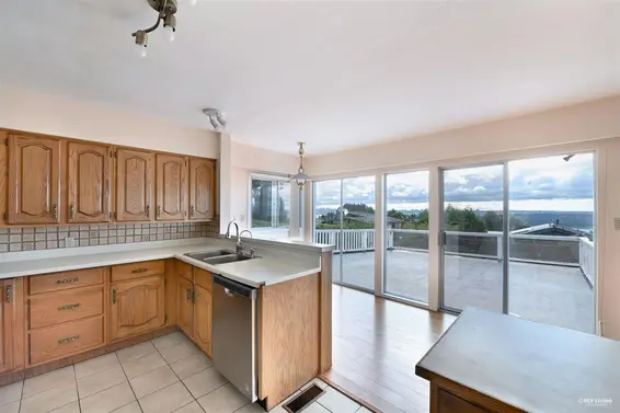 1158 Queens Avenue, West Vancouver For Sale - image 12