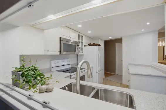 704 995 Roche Point Drive, North Vancouver For Sale - image 13