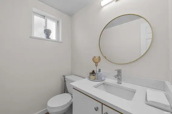 5 1233 West 16th Street, North Vancouver For Sale - image 18