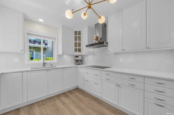 5 1233 West 16th Street, North Vancouver For Sale - image 8