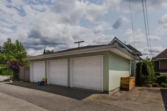 268 East 10Th Street, North Vancouver For Sale - image 2