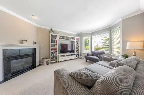 268 East 10Th Street, North Vancouver For Sale - image 4