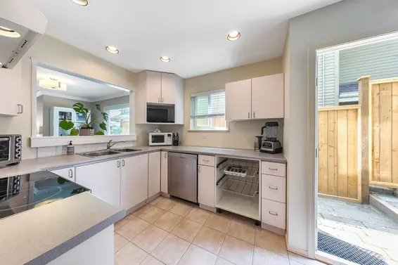268 East 10Th Street, North Vancouver For Sale - image 8