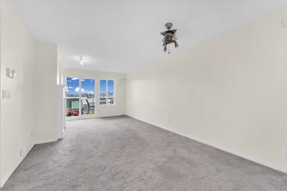 208 333 East 1st Street, North Vancouver For Sale - image 2