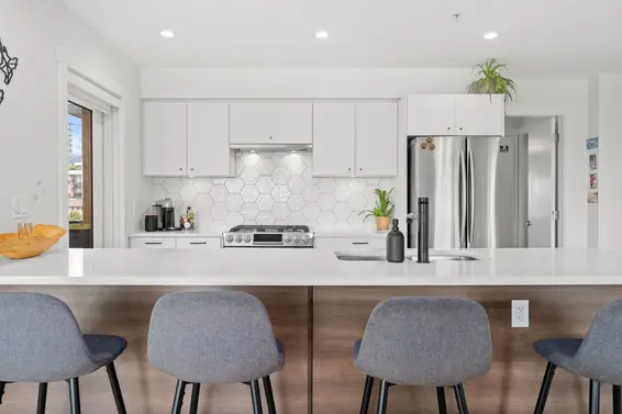 307 1519 Crown Street, North Vancouver