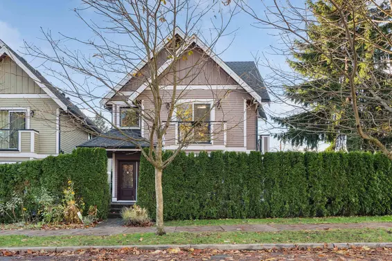 377 East 9Th Street, North Vancouver