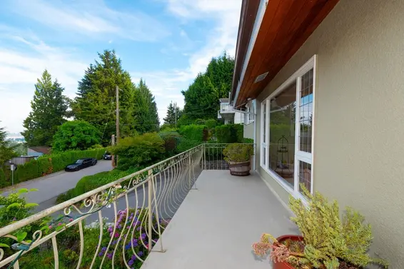 805 Younette Drive, West Vancouver For Sale - image 10