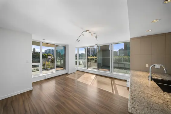 519 135 East 17th Street, North Vancouver For Sale - image 3