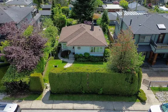 443 East 17th Street, North Vancouver For Sale - image 2