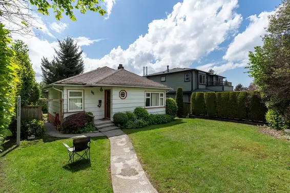 443 East 17th Street, North Vancouver For Sale - image 3