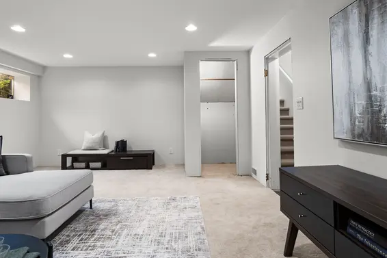651 Kerry Place, North Vancouver For Sale - image 18