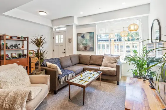6 237 Ridgeway Avenue, North Vancouver