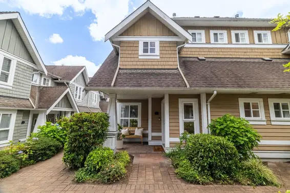 25 2688 Mountain Highway, North Vancouver