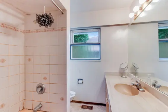 1928 Ridgeway Avenue, North Vancouver For Sale - image 12