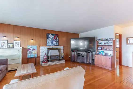 1928 Ridgeway Avenue, North Vancouver For Sale - image 8