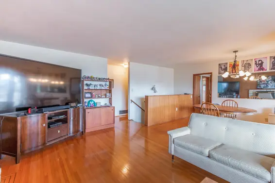 1928 Ridgeway Avenue, North Vancouver For Sale - image 9