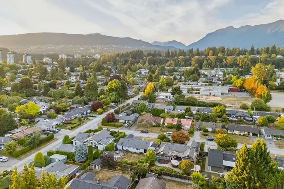 1283 Pinewood Crescent, North Vancouver For Sale - image 38