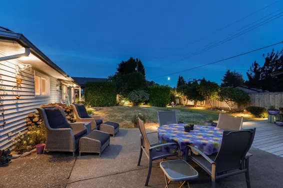 1283 Pinewood Crescent, North Vancouver For Sale - image 9