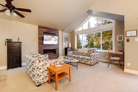 336 East 26th Street, North Vancouver For Sale - image 3