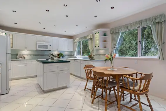 5427 Cliffridge Avenue, North Vancouver For Sale - image 6