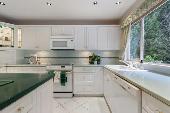 5427 Cliffridge Avenue, North Vancouver For Sale - image 7