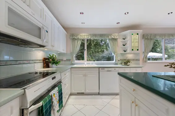 5427 Cliffridge Avenue, North Vancouver For Sale - image 8