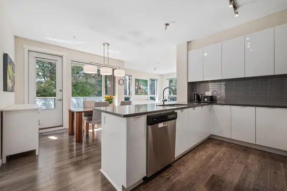 206 2665 Mountain Highway, North Vancouver For Sale - image 6