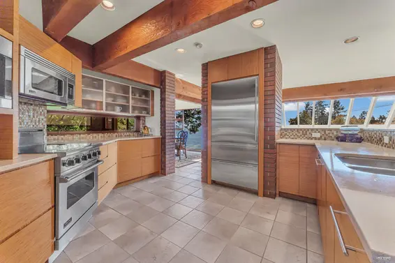 4651 Marine Drive, West Vancouver For Sale - image 17