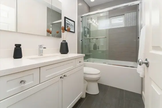 268 Holyrood Road, North Vancouver For Sale - image 27