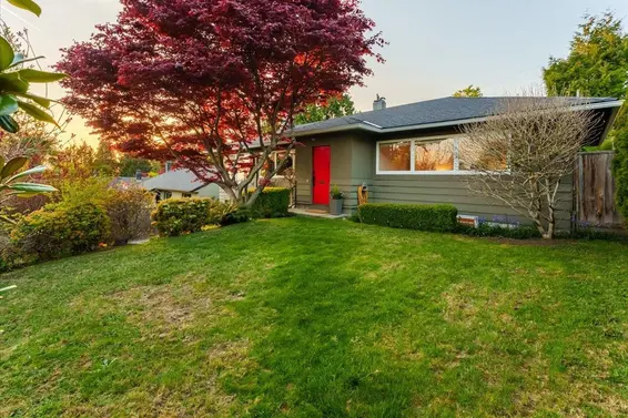 268 Holyrood Road, North Vancouver For Sale - image 3
