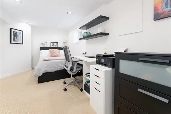 268 Holyrood Road, North Vancouver For Sale - image 32