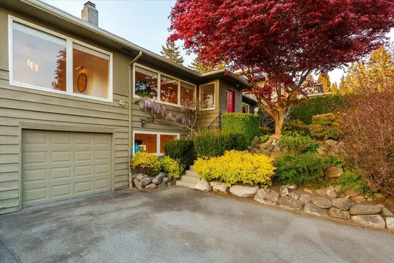 268 Holyrood Road, North Vancouver For Sale - image 33