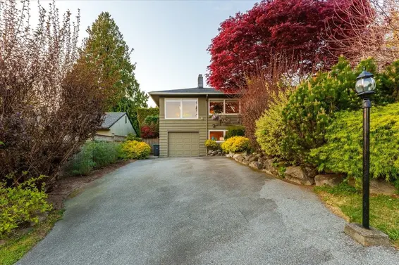 268 Holyrood Road, North Vancouver For Sale - image 34