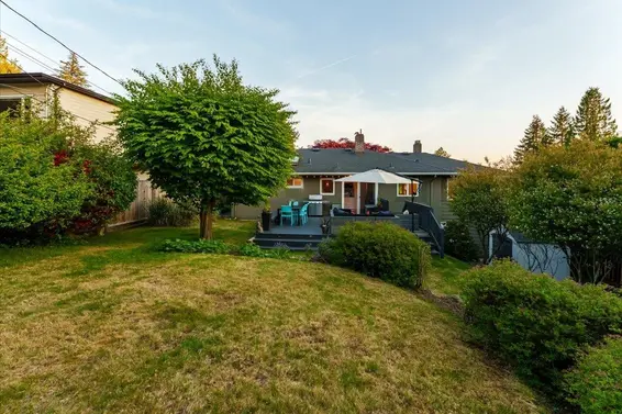 268 Holyrood Road, North Vancouver For Sale - image 35