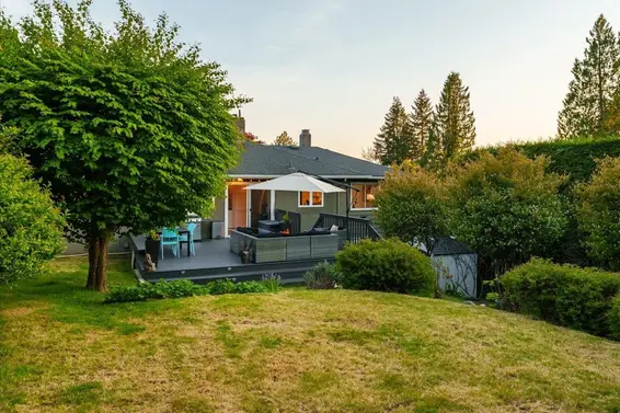 268 Holyrood Road, North Vancouver For Sale - image 36