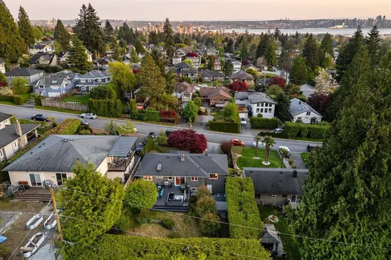 268 Holyrood Road, North Vancouver For Sale - image 37