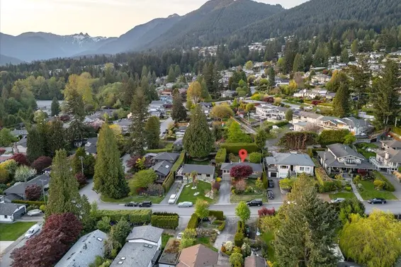 268 Holyrood Road, North Vancouver For Sale - image 39