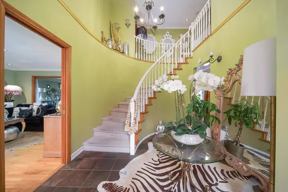 5343 Monte Bre Crescent, West Vancouver For Sale - image 3