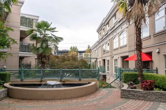 227 332 Lonsdale Avenue, North Vancouver